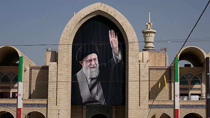 Irán: tucatnyi külföldi vezető érkezik Hamenei temetésére, a nyugati országok nem küldtek senkit
