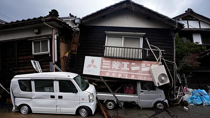 Erős földrengés után cunamiriadó Délnyugat-Japánban