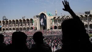 Megkezdődött Ali Hamenei több napos gyászszertartása Teheránban