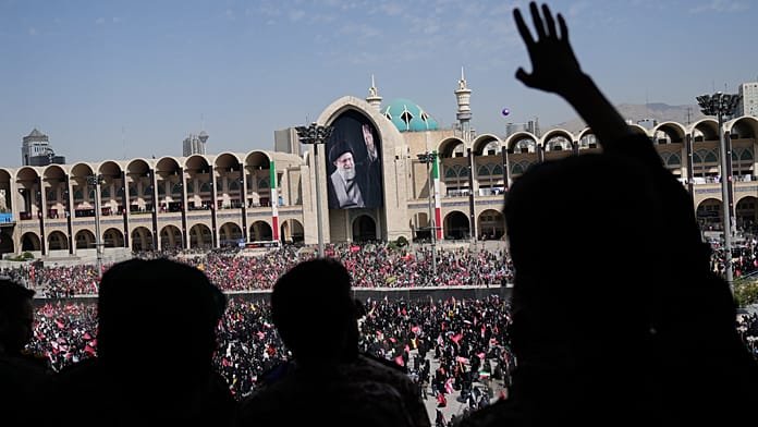 Megkezdődött Ali Hamenei több napos gyászszertartása Teheránban