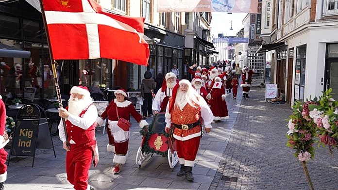 Télapók lepik el a dán utcákat az éves kongresszuson