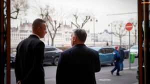 Orbán örült, hogy Szijjártó a BYD-hez igazolt – a Pesti Srácok volt munkatársa focis abszurdot írt belőle