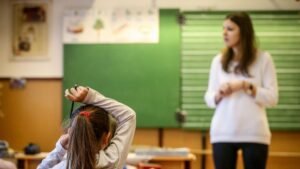 Iskolakezdési támogatás: megszavazta a Fidesz, az egyik képviselőjük jótékonysági célra ajánlja fel az összeget