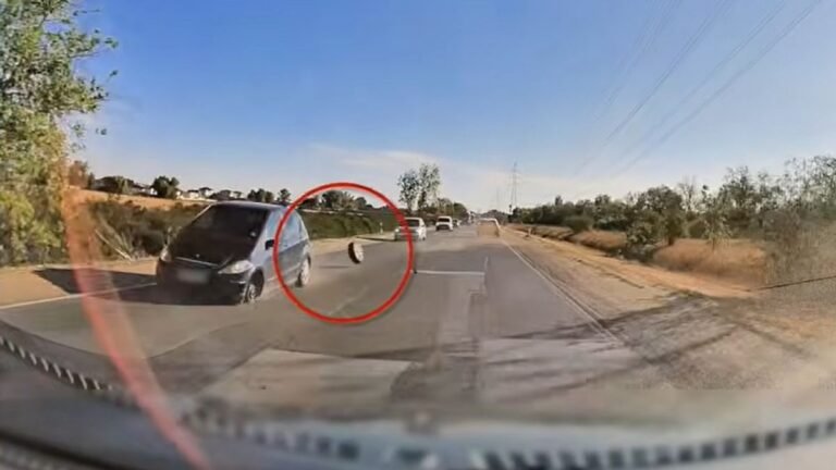 Menet közben kiesett a Mercedes kereke, egy vétlen autós látta kárát + videó