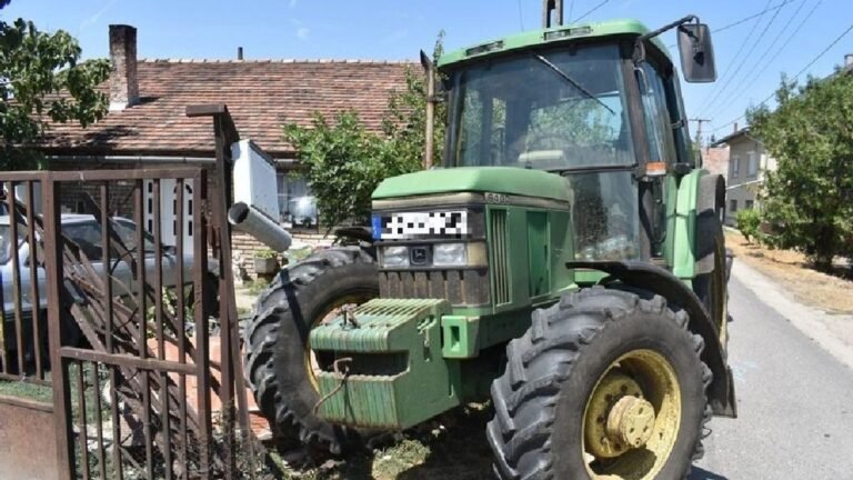 Kő kövön nem maradt Dunaújvárosban a megbokrosodott traktor után