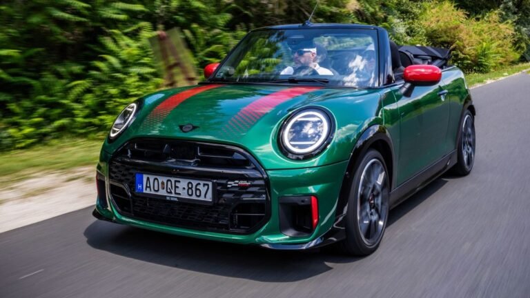 Lenyitott tetővel még a turbó is szebben fütyül – Mini Cabrio JCW menetpróba
