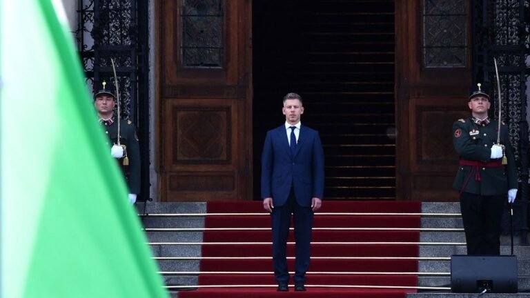Német lap Magyar Péterről: Hirtelen a demokrata úgy uralkodik, mint egy autokrata