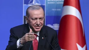 Erdogan furcsa ajándékkal lepte meg a NATO vezetőit