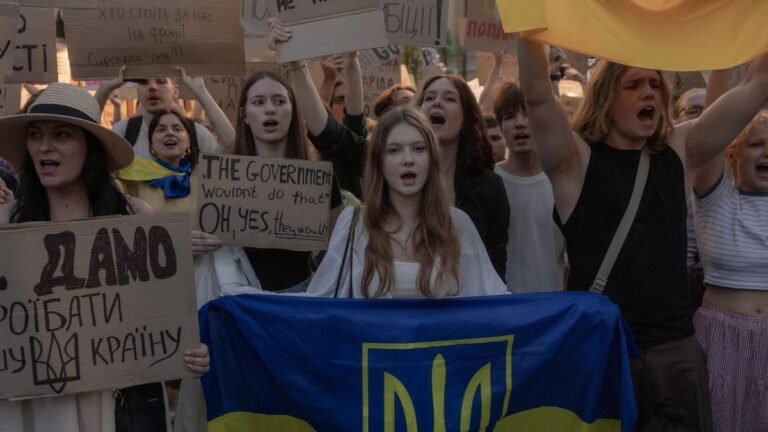 Harmadik napja tüntetnek Zelenszkij döntése ellen az ukránok