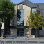 Az ügyészség nyomozói kivonultak a Fideszhez – sem a honlap, sem az email címek nem érhetők el