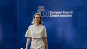 Több mint kétszáz orosz személyt és szervezetet venne szankciós listára az EU, és ez csak a kezdet