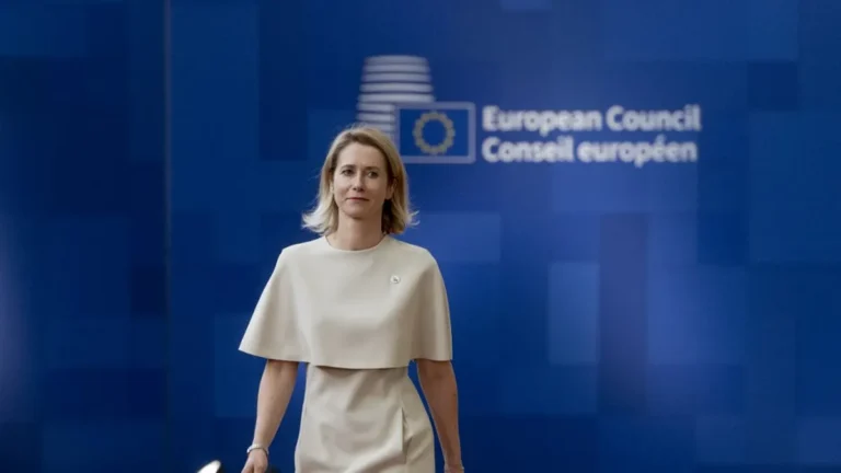 Több mint kétszáz orosz személyt és szervezetet venne szankciós listára az EU, és ez csak a kezdet