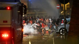 Tüntetések és erőszak Olaszországban: rendőri túlkapás miatt vonultak utcára az emberek