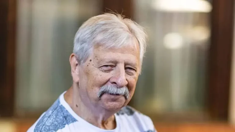 Megműtötték a születésnapos Várkonyi Andrást: a 77 éves színművész maga számolt be az állapotáról