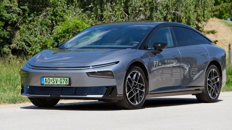 A BMW i5-öst vette célkeresztbe ez a kínai prémiumautó – Xpeng P7+ menetpróba