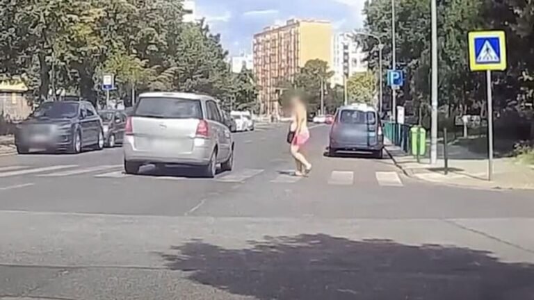 „A gyalogos volt a hibás”: zebránál razziáztak a pesti rendőrök + videó