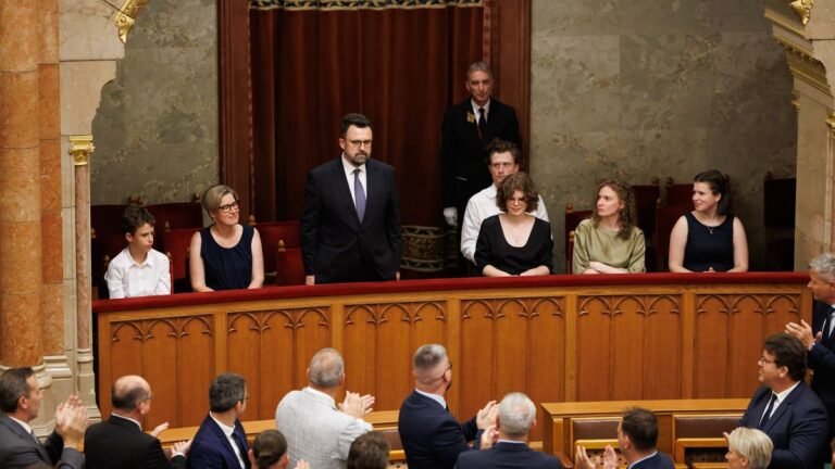 Sonnevend Pál alkotmánybíróként már nem hajlandó lapunknak kommentálni saját, vitatott kinevezésének körülményeit