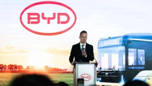 Magyar Péter megfenyegette Szijjártó Pétert a BYD-s kinevezése miatt