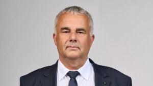 „Melegen ajánlom, hogy kössön vádalkut” – így fenyegette meg egy tiszás képviselő a polgármestereket