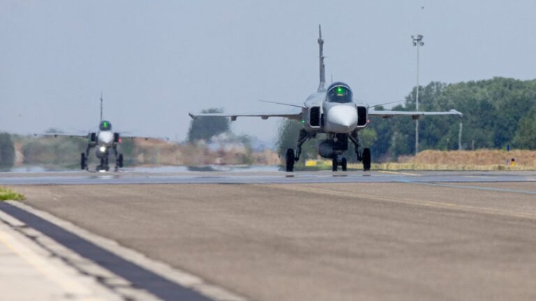 Riasztották a Gripeneket a magyar légtérben, egy utasszállító repülő volt az oka