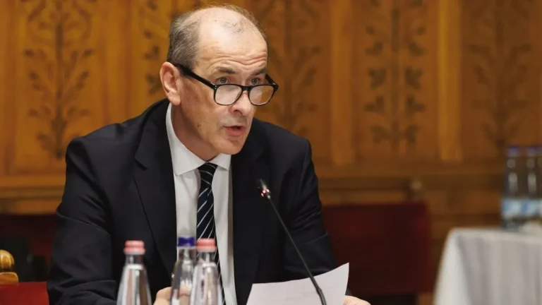 Bejelentést tett Hegedűs Zsolt: beengedik a sajtót az egészségügyi intézményekbe