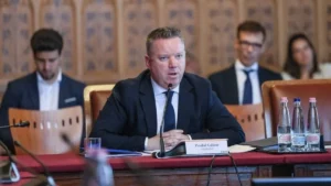 Nagy átszervezés a rendőrségnél, több vezetőt is lecserélt a belügyminiszter