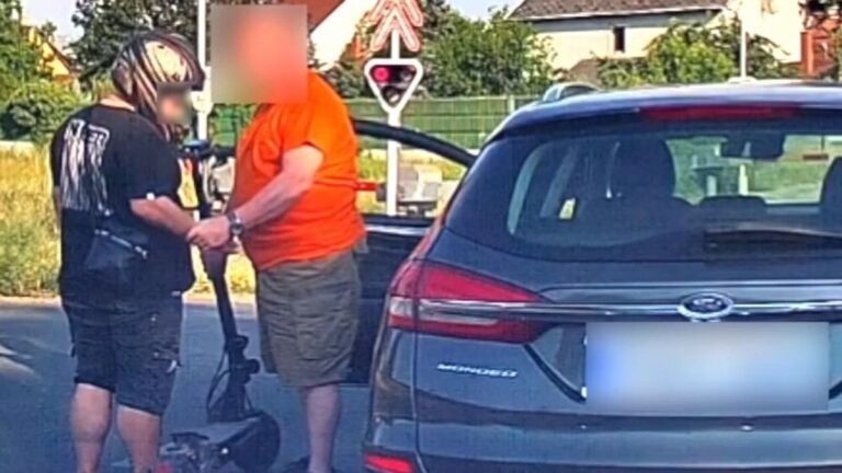 Kiszállt, és megrángatta a villanyrollerest az autós Érden