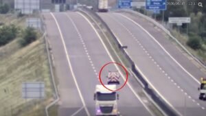 Nem értette a sofőr, miért jön mindenki szembe az M6-os autópályán + videó