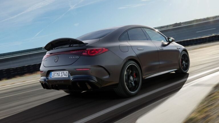 Ez a bivalyerős elektromos Mercedes minden megtesz, hogy benzinesnek tűnjön