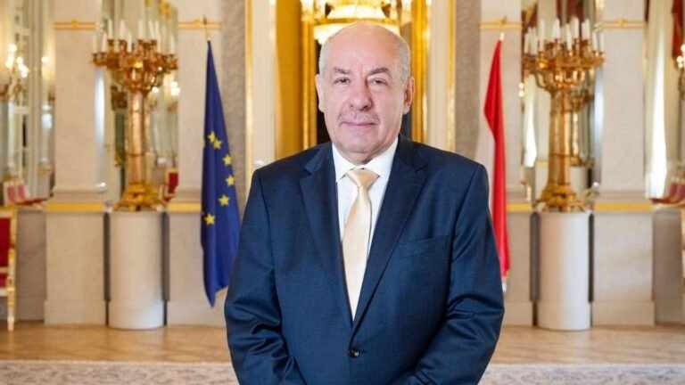 Hack Péter fontos kérdéseket tett fel a köztársasági elnök elmozdítása ügyében