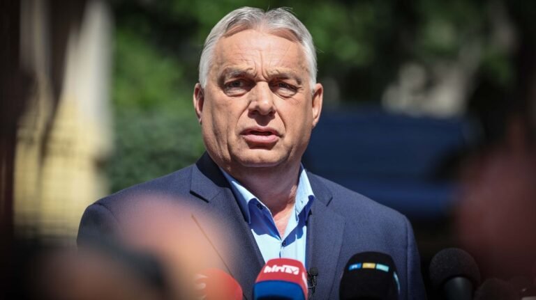 Orbán Viktor: Öveket becsatolni, irány Tusnád!