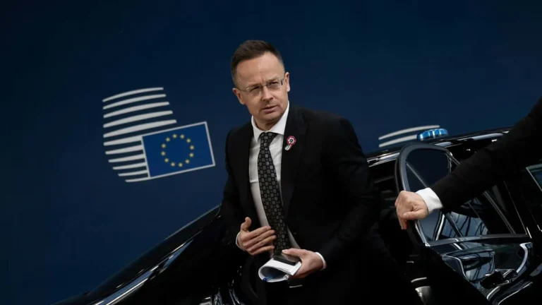 „Jól lehet azzal hergelni az embereket, hogy Szijjártó Péter sokat utazott”