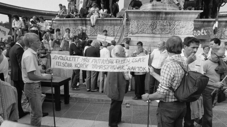 Falurombolás előtt, hergelés után
