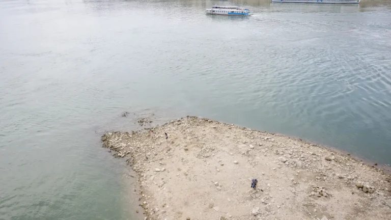 Alig van víz a magyar folyókban, több helyen már a kompok sem járnak – videó