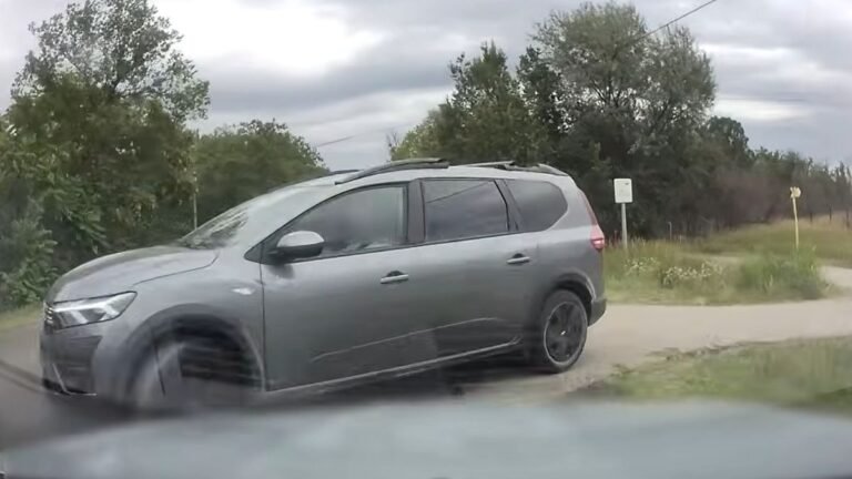 Ész nélkül kihajtott a főútra a daciás, de persze a másik volt a hibás + videó