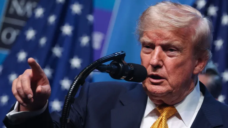 Trump élvezte, hogy Hitlerhez és Sztálinhoz hasonlították – új könyv leplezi le az amerikai elnököt