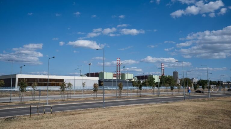 Hétfőtől energia-krízishelyzet jöhet, elkerülhetetlen Paks leállása – ez történt július 30-án