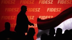 Orbán Amerika felé tartva gyászolja a demokratikus Magyarországot