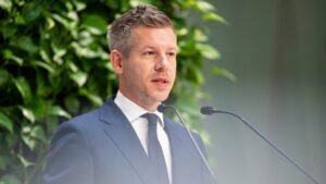 Magyar Péter nem akart feljelentést tenni a leköpése miatt, más viszont megtette helyette