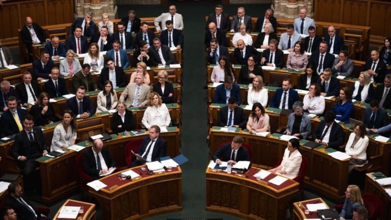 A vagyonvisszaszerzési hivatal felállításáról, a TEK megszüntetéséről és a tanárok jogairól is tárgyal a parlament