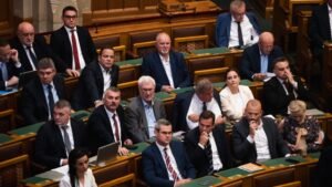 Fidesz-frakció: Azonnal engedjék szabadon a hat volt kormánytisztviselőt!