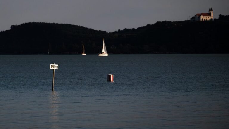 Idén már 133 ember életét mentették meg a Balatonnál