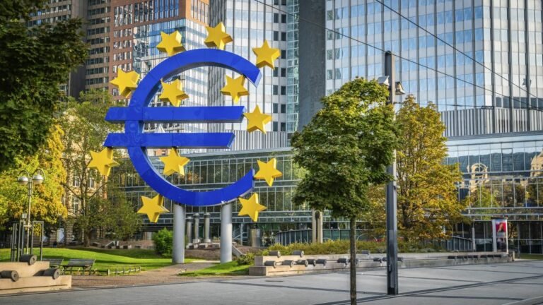 Az euró bevezetése kockázatos kísérlet volt – a közös valuta azonban túlélte Európa válságait