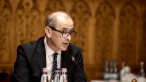 Hegedűs bejelentette, hogy menesztettek magasabb pozíciójukból két kórházi vezetőt