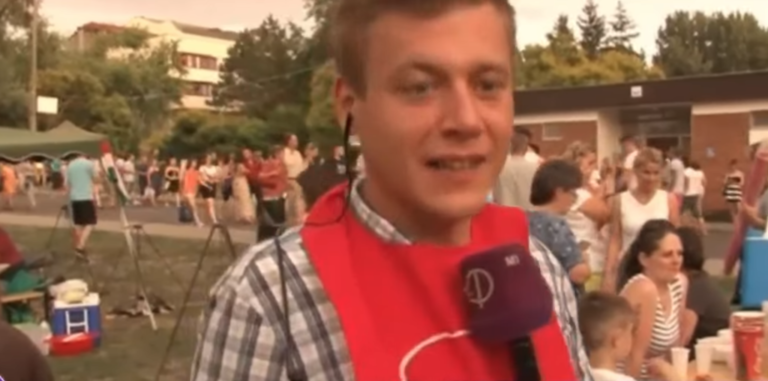 Újra elment a bajai Halfőző Fesztiválra az M1 korábbi riportere, aki anno bódult állapotban élőzött az eseményről