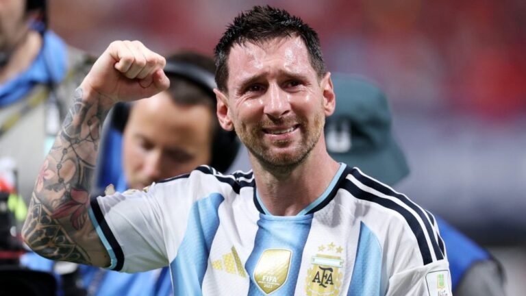 Messi örömében zokogott, tizenegyesekkel zárultak a nyolcaddöntők – ez történt a focivébén