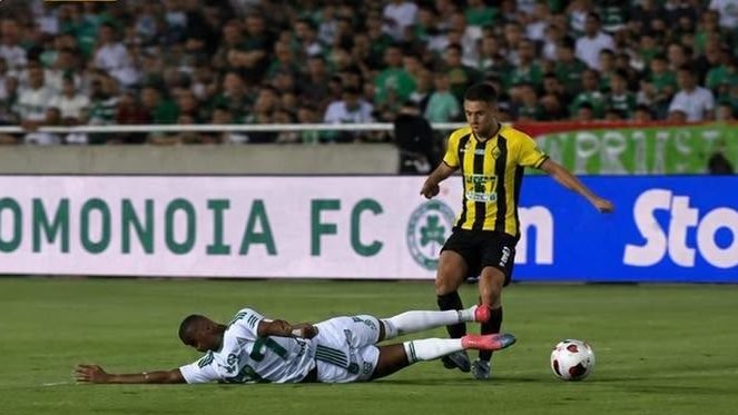 Loic Nego debütáló meccsének első félidejében piros lapot új csapatában
