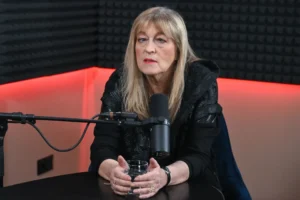 Vissza a jövőbe: Schmidt Mária szerint a szélessávú internet tehet a Fidesz vereségéről