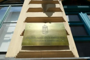 A NAV négy hónapos türelmi időszakkal segít a vállalkozásoknak a nyugtaadat-szolgáltatásban