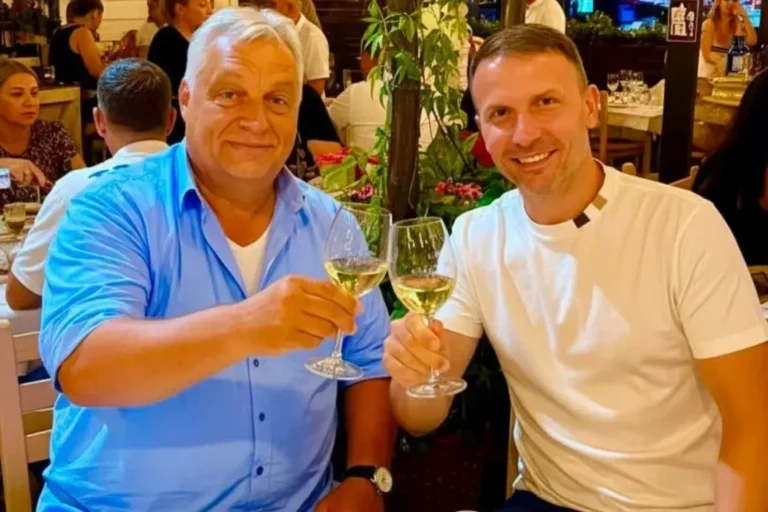 Orbán Viktor majdnem 30 év után újra karórában mutatkozott